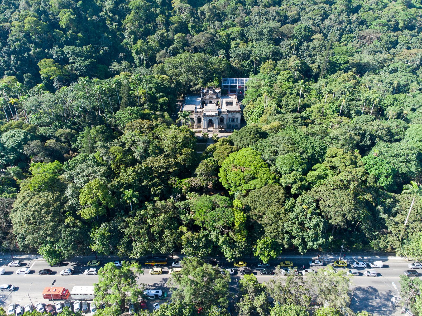 Parque Lage cercado pela exuberante Mata Atlântica. Fonte: Riotur.